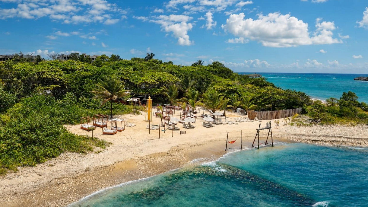 La Lola Adults Only Beach Club & BBQ