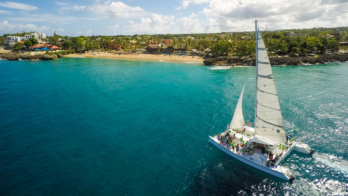 Deluxe Catamaran Sail & Snorkel with Lunch
