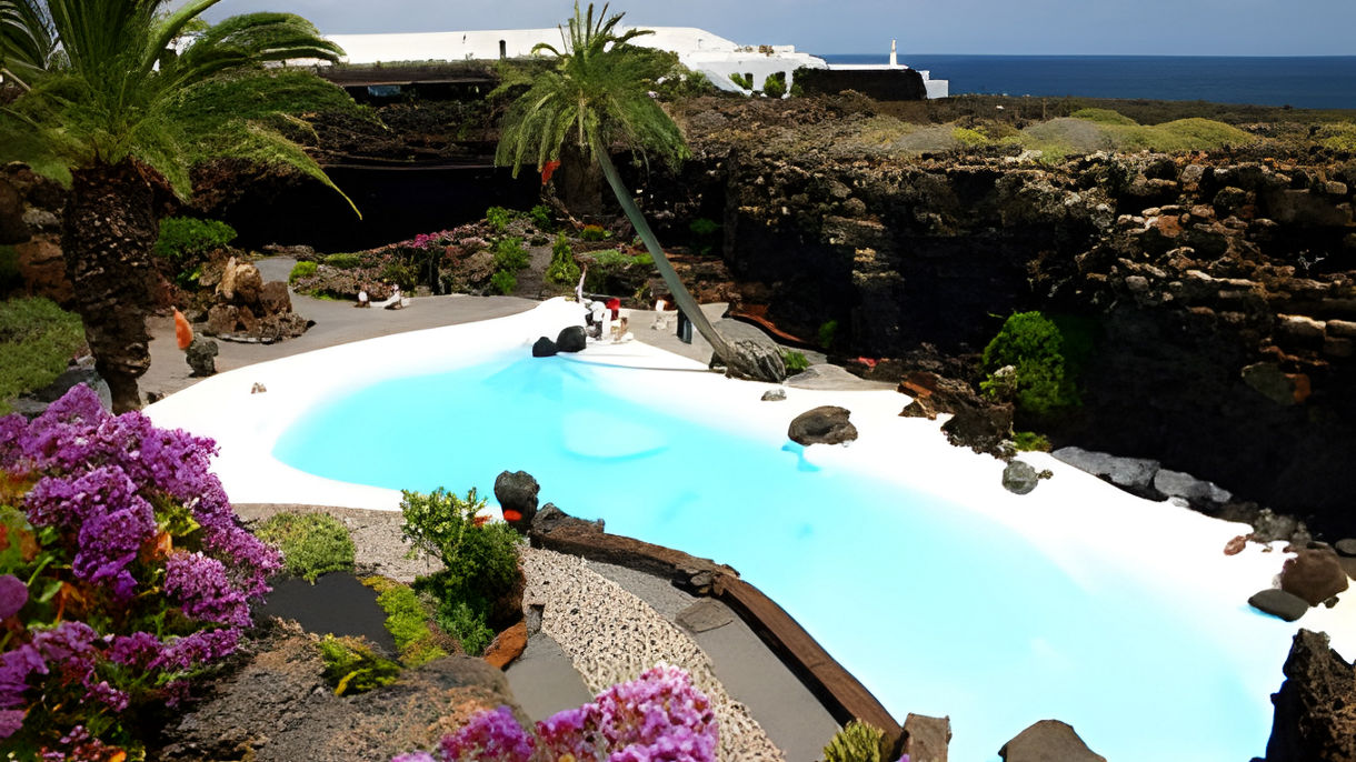 Craters, Lava Tubes & Cactus Gardens