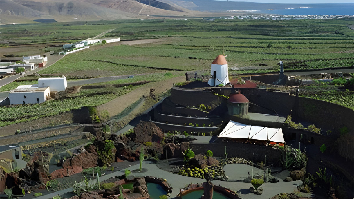 Craters, Lava Tubes & Cactus Gardens