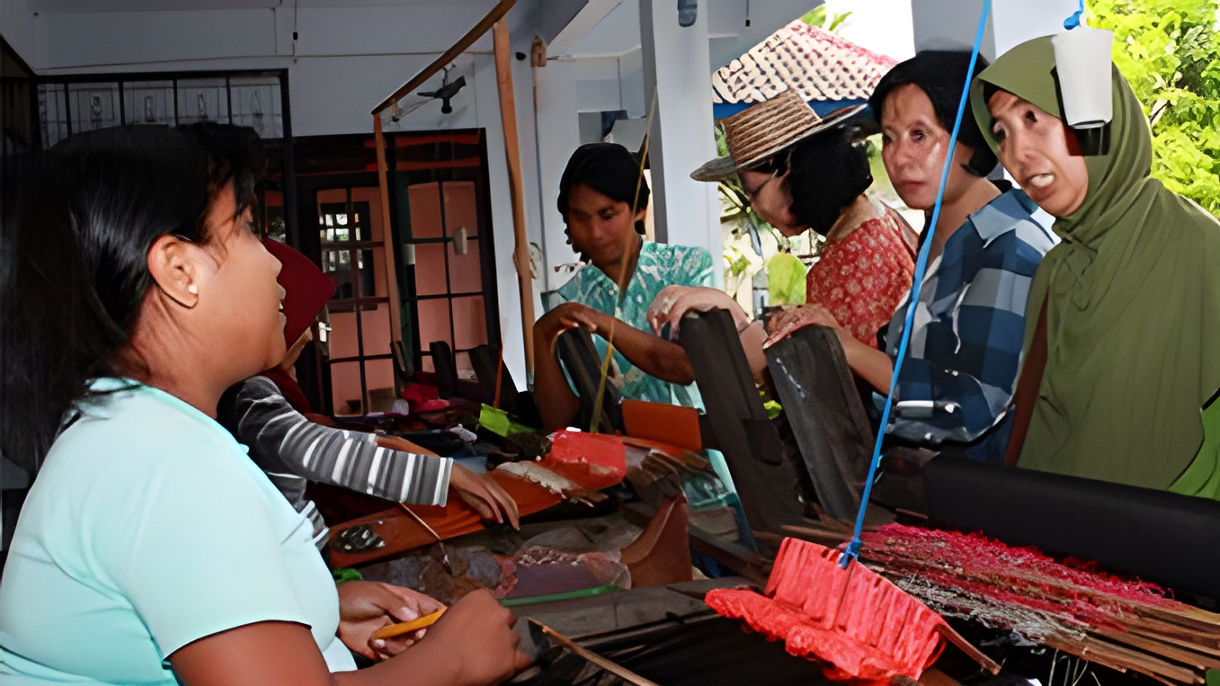Lingsar Temple, Mayura Water Palace & Craft Village