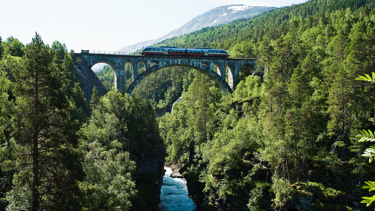 Raumabanen Railway & Troll Wall