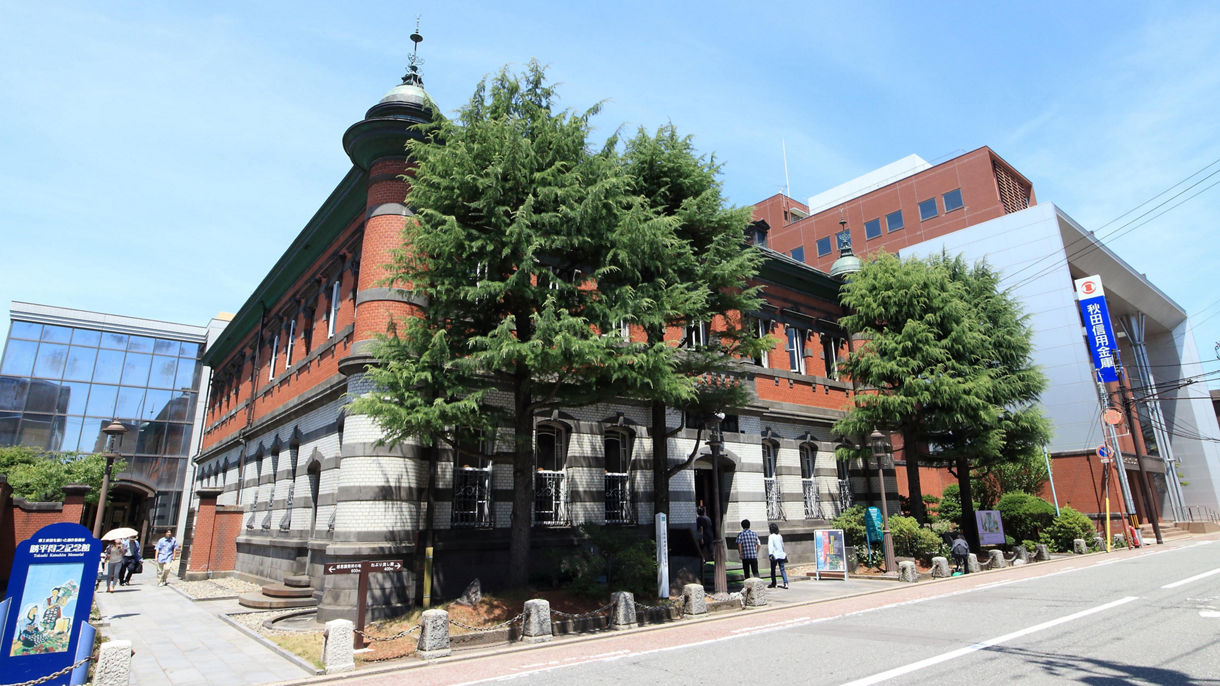 秋田市立赤れんが郷土館と秋田市民族芸能伝承館(日本語ガイド)(Guided in Japanese)