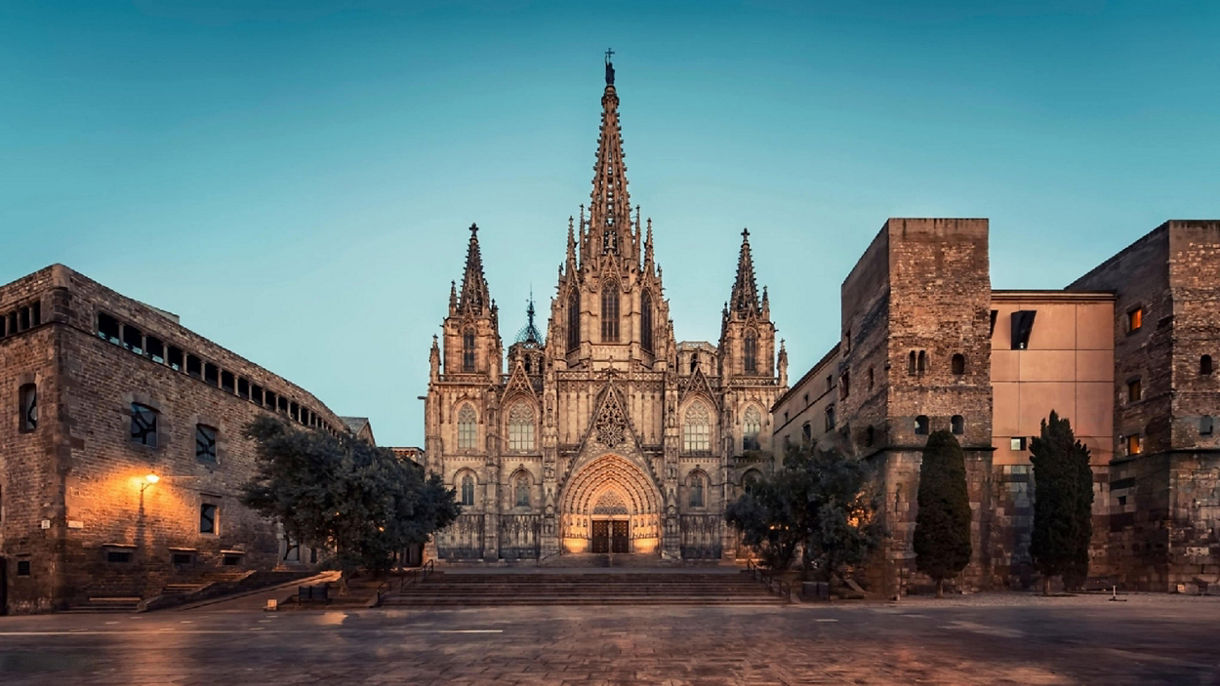 Debark - Scenic drive to Montjuic and Gothic Quarter with Airport Transfer