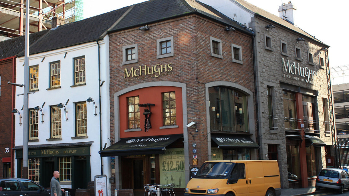 Belfast City Walk & Pub Life by Night