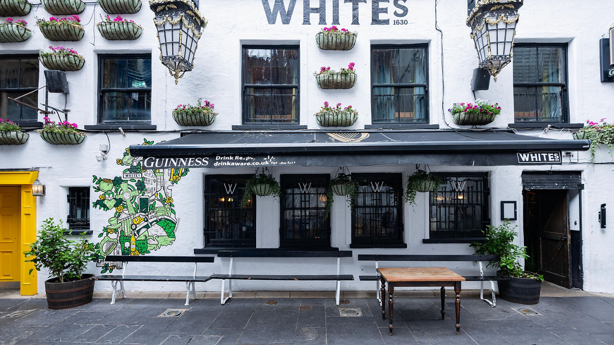 Belfast City Walk & Pub Life by Night