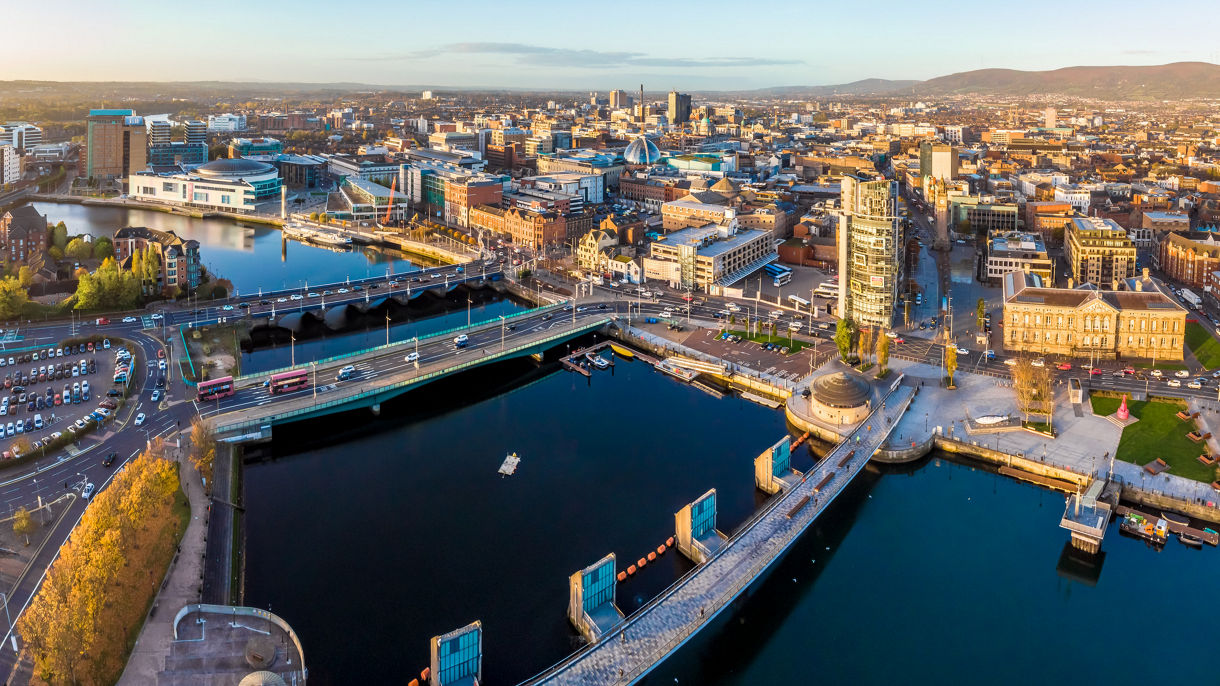 Belfast by Private Vehicle - Car Class Full Day (With Guide)