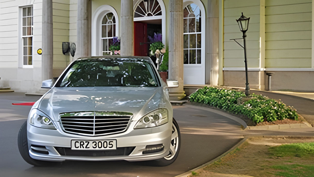 Belfast by Private Vehicle - Car Class Full Day (With Guide)