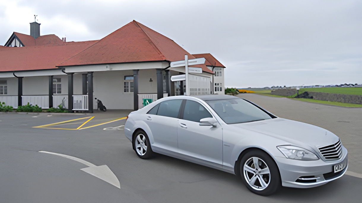 Belfast by Private Vehicle - Car Class Full Day (With Guide)