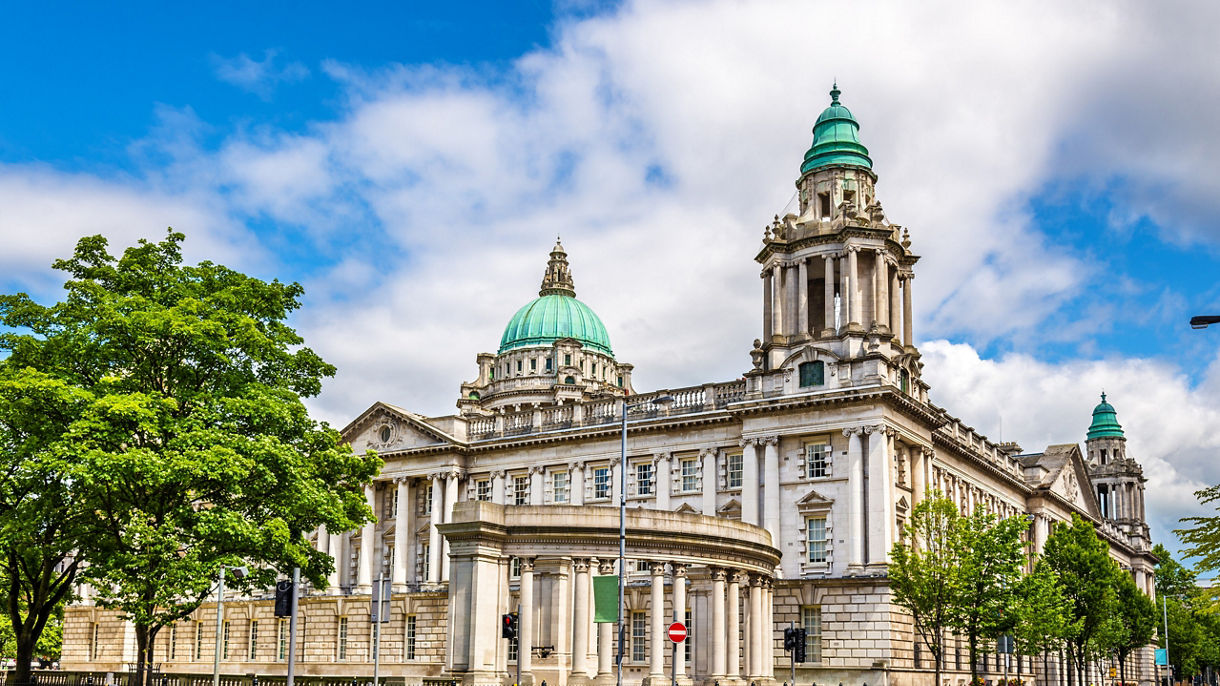 Belfast by Private Vehicle - Van Class Half Day (With Guide)