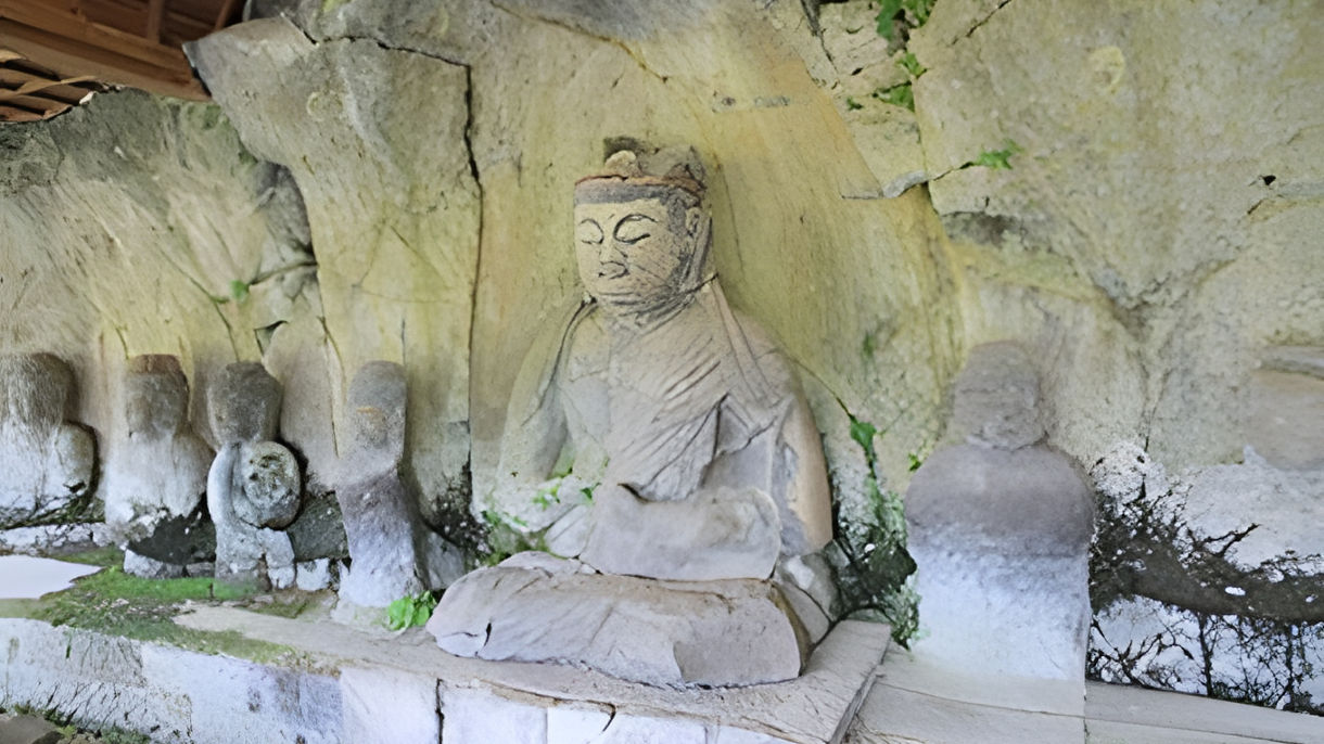 Usuki Stone Buddhas & Castle Ruins