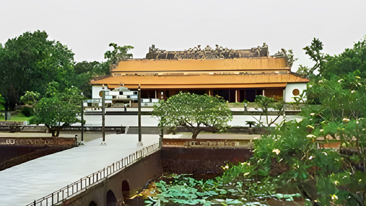 Hue: Imperial Citadel & Tu Duc Royal Tomb