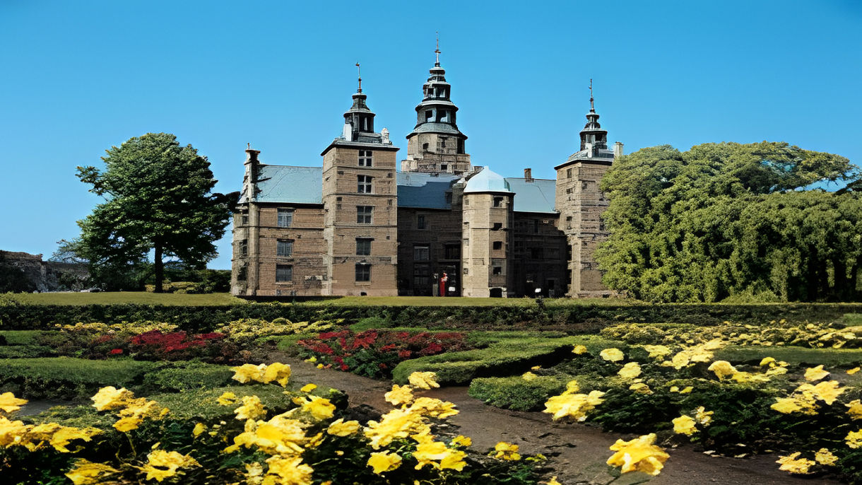 Best of Copenhagen Debark Tour with Airport Transfer