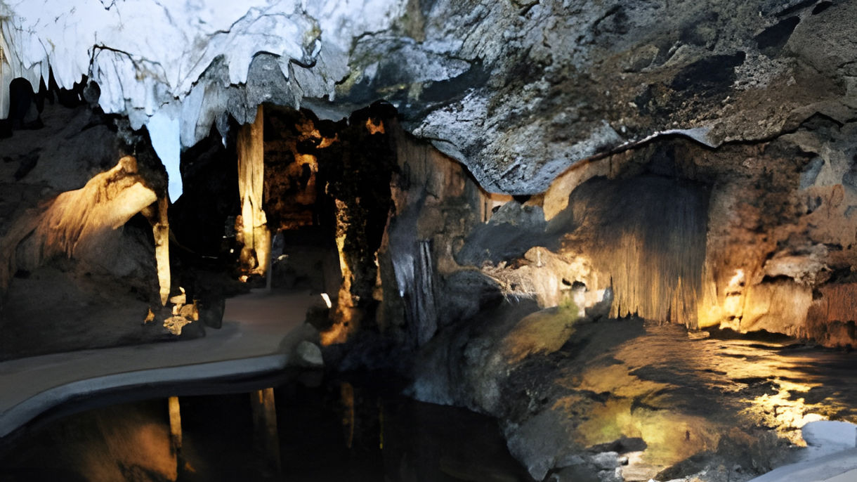 Best of Curacao: Hato Caves, Willemstad & Curacao Museum
