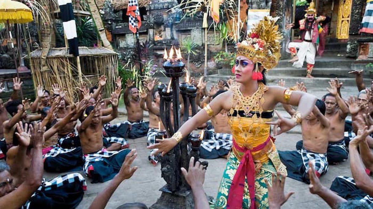 Twilight Dinner & Traditional Dance Performance