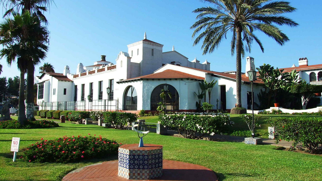 Bodegas de Santo Tomas & Riviera del Pacifico