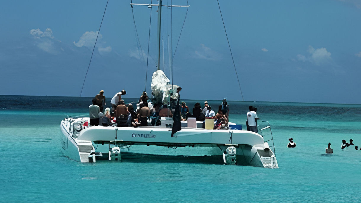 Allura Catamaran Sail to Stingray Sandbar