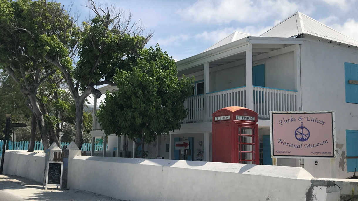 Island Highlights & Beach Break with Local Flavors