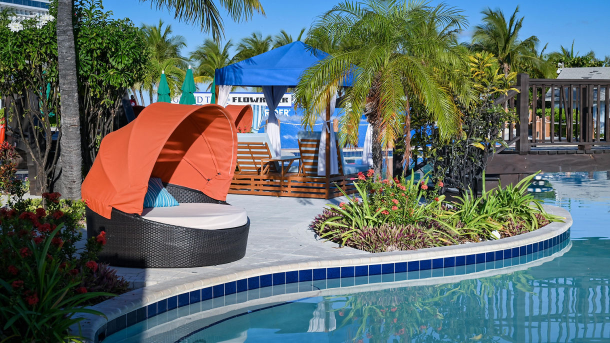 Margaritaville Poolside Clamshell Bed