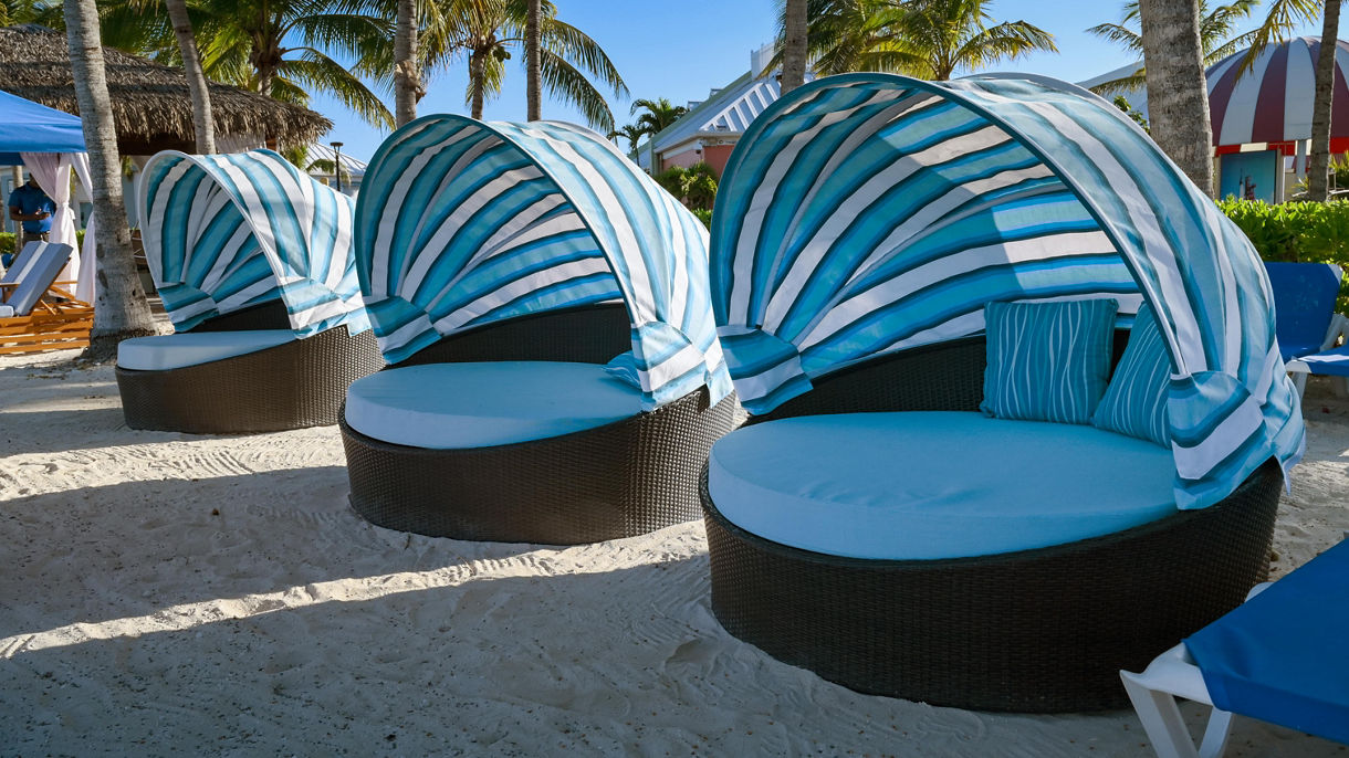 Serenity Beach Clamshell Bed