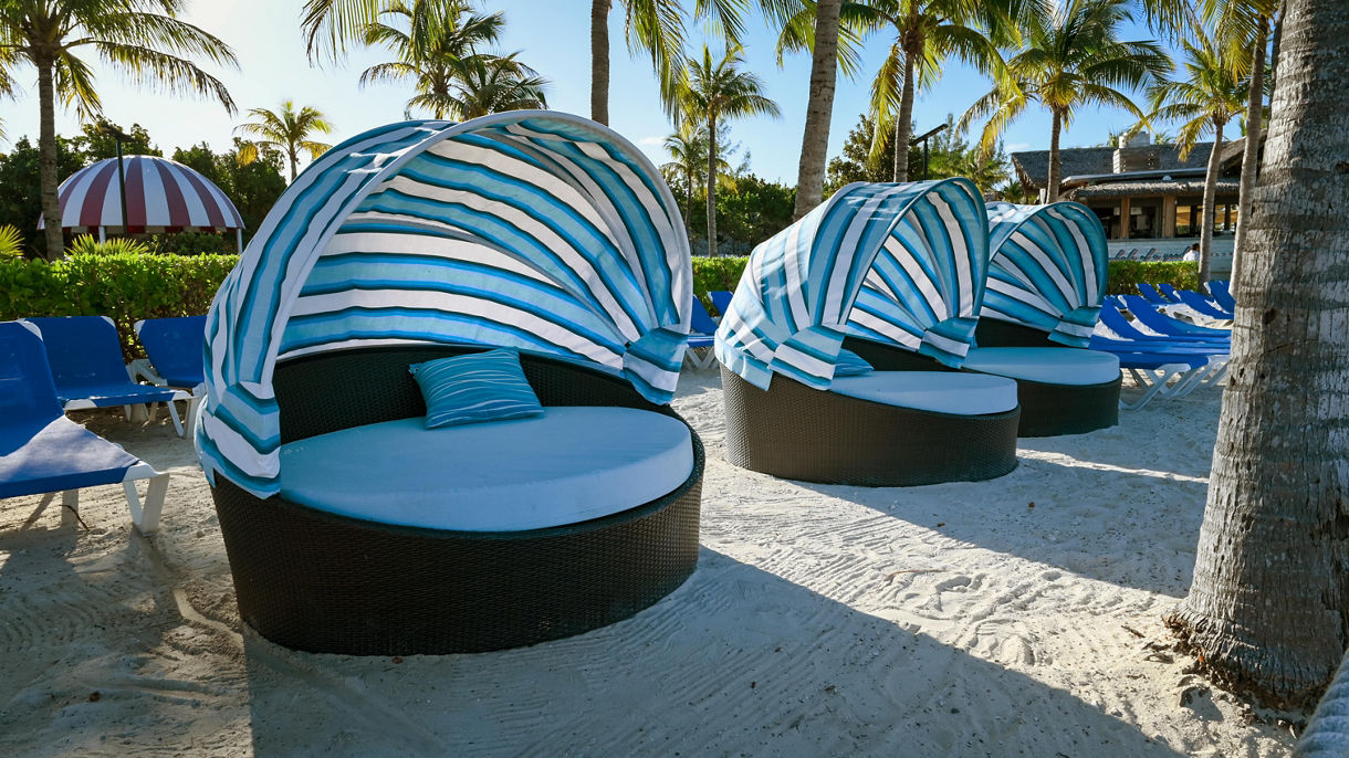 Serenity Beach Clamshell Bed