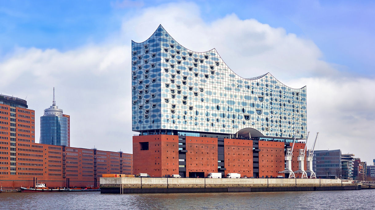 Picture Perfect: City Selfies in Hamburg