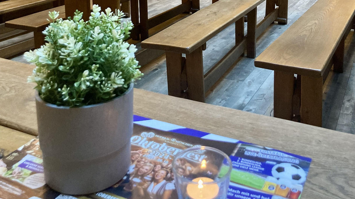 Hamburg Night Lights: Panoramic Drive & Bavarian Dinner