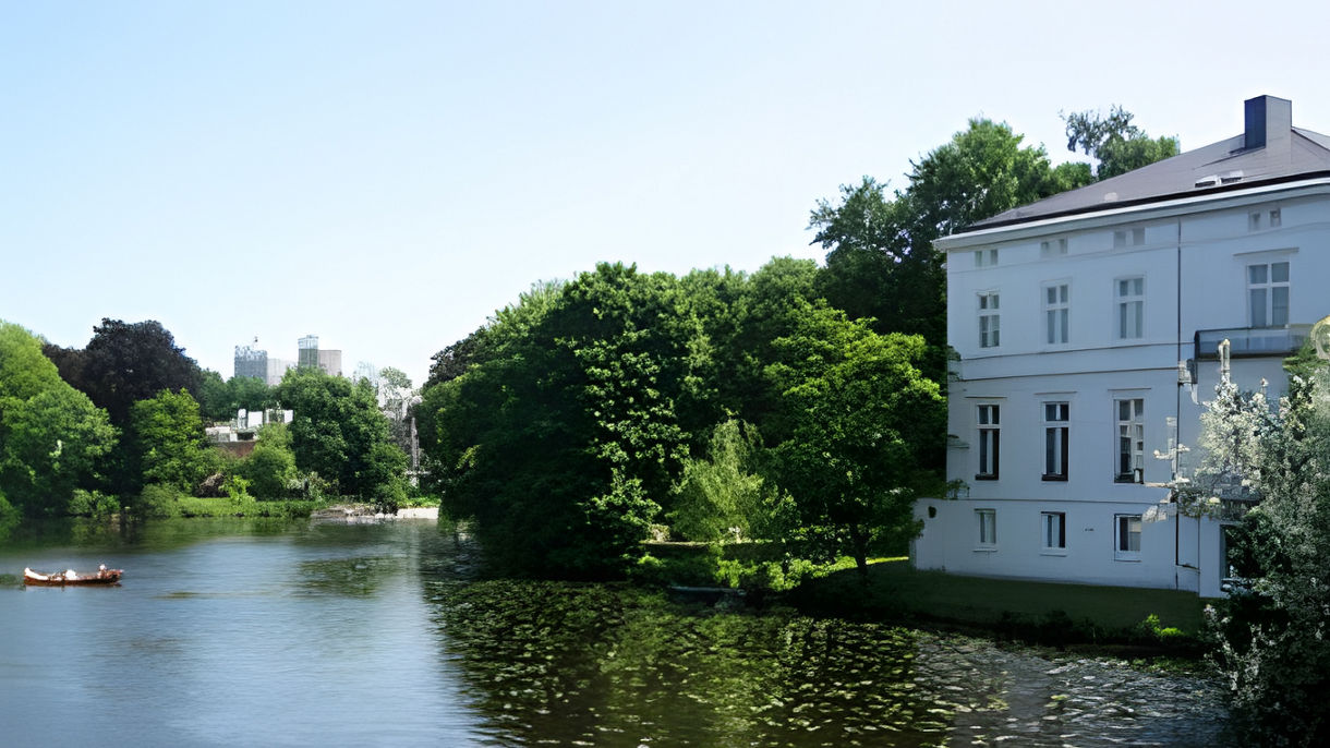 Easy Hamburg by Land & Sea