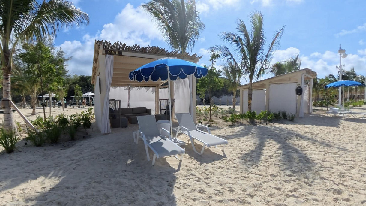 RelaxAway Cabana Rental: Wheelchair Accessible (7 people maximum)