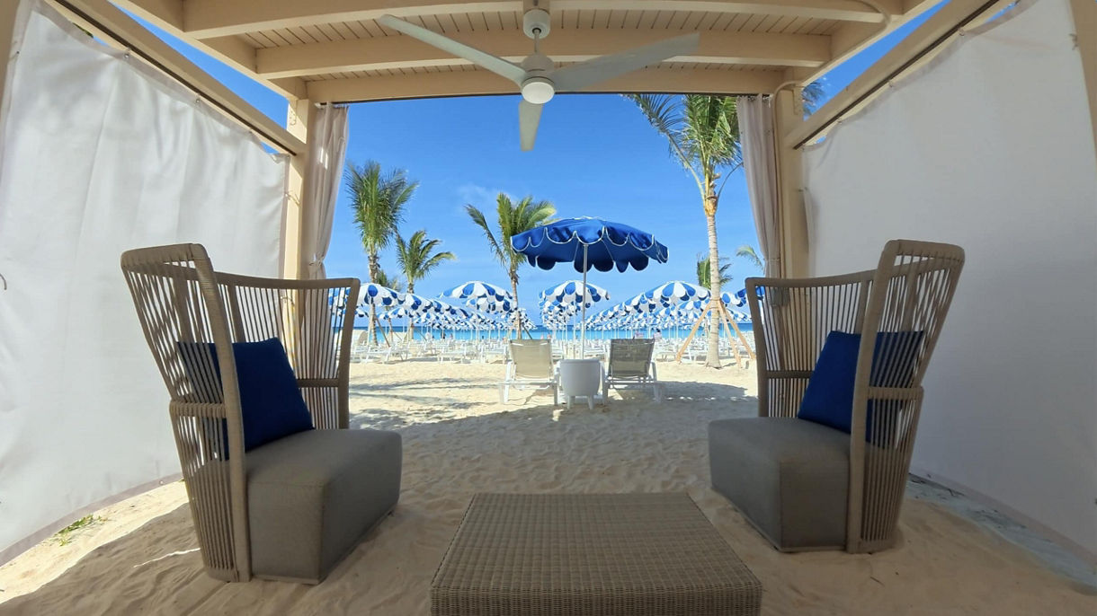 RelaxAway Cabana Rental: Wheelchair Accessible (7 people maximum)