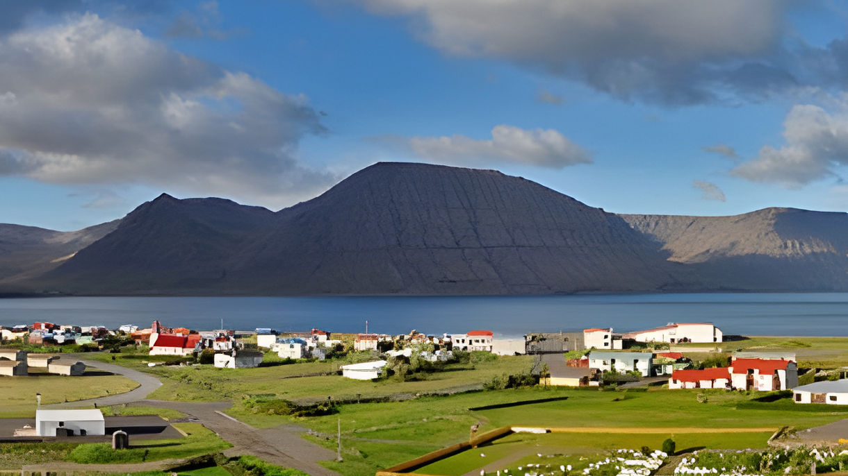 Skrudur & Flateyri Village