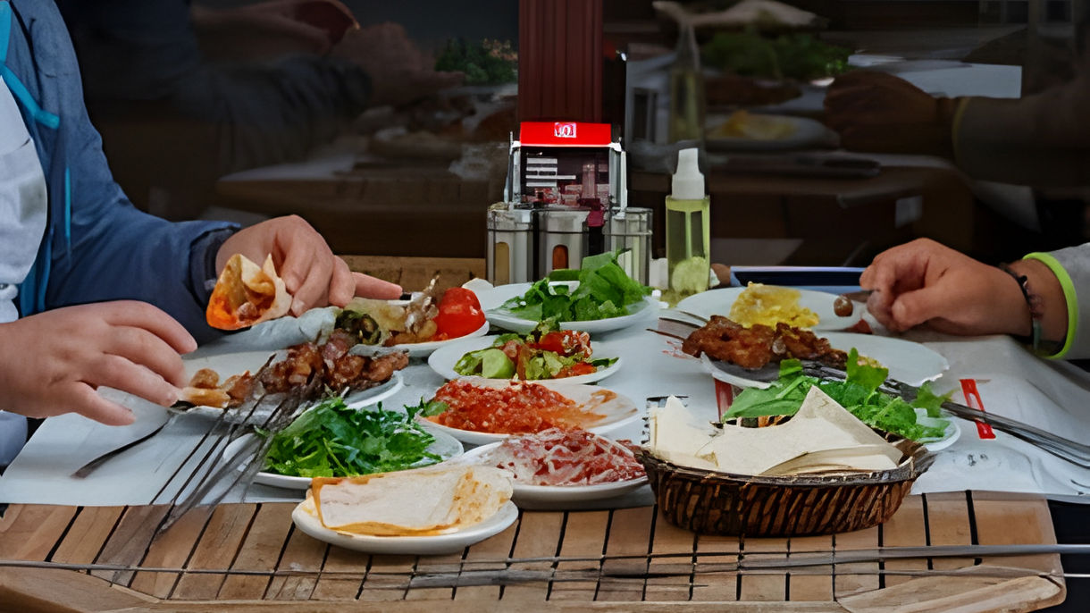 A Taste of Istanbul: Turkish Kebab Dining Experience
