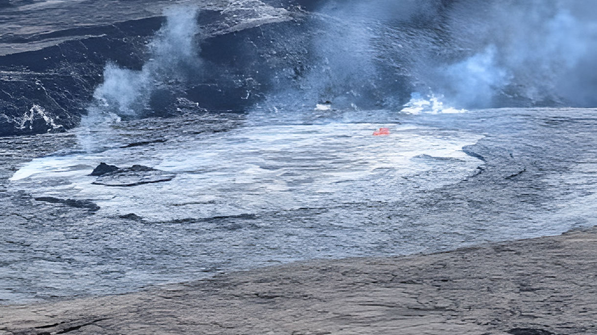 Volcanoes National Park & Rainbow Falls for Small Groups