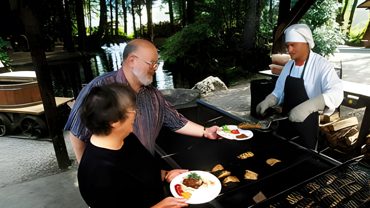 Mendenhall Glacier & Salmon Bake