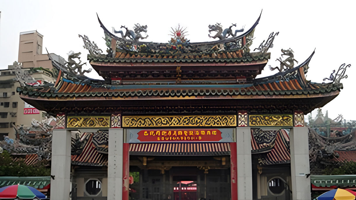 台北市内ドライブ、龍山寺と中華工芸館(日本語ガイド)(Guided in Japanese)