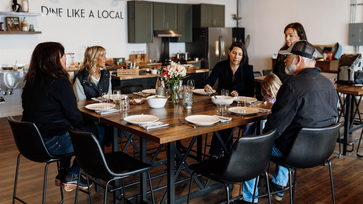 Local Table Cooking & Dining Experience