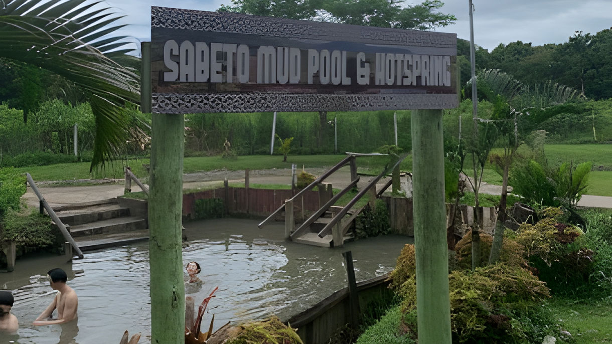 Fiji Natural Thermal Mud Pool