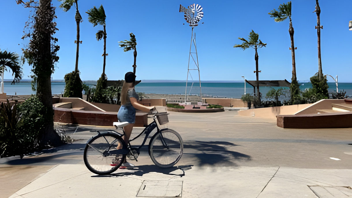 La Paz Boardwalk & City Highlights by Bicycle