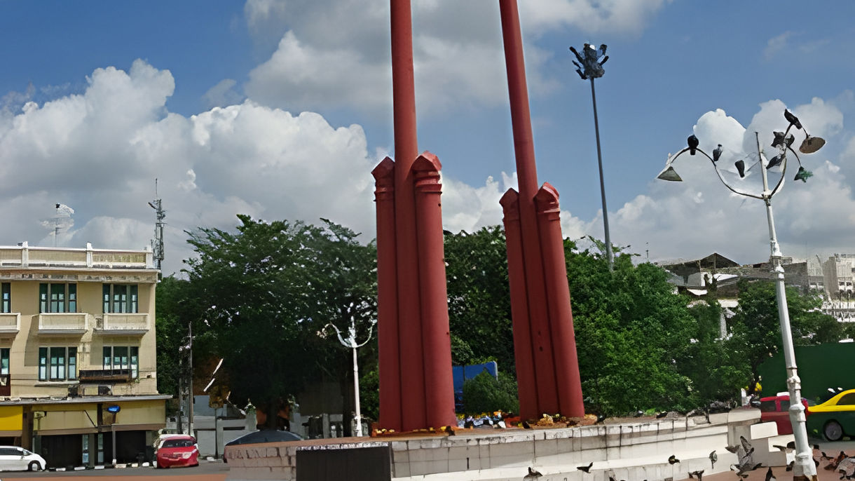 Bangkok's Hidden Treasures with Tuk Tuk Experience