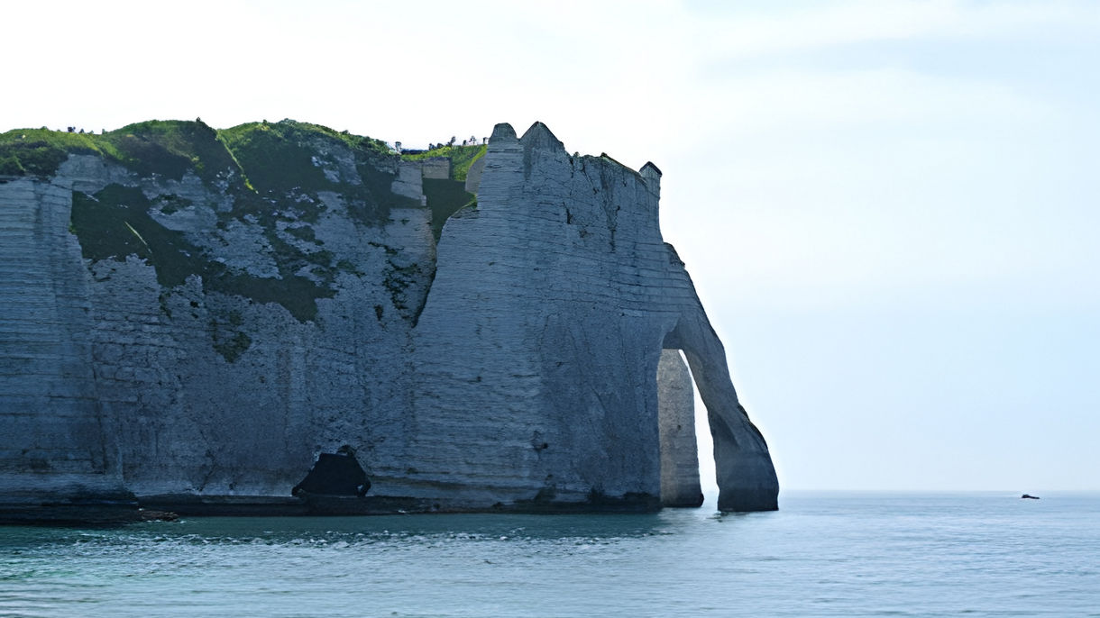 Le Havre by Private Vehicle - Van Class Full Day (with Driver/Guide)