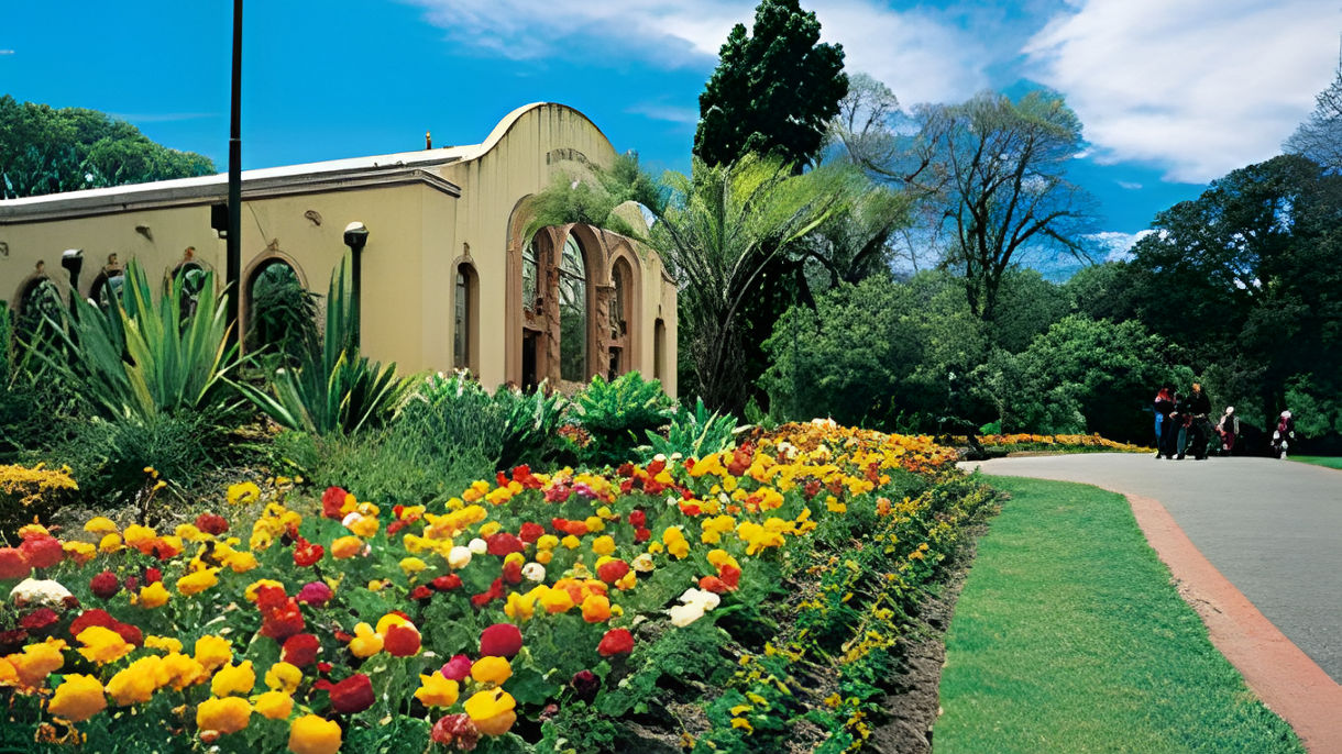 Fitzroy Gardens & Yarra River Cruise