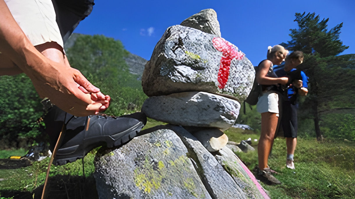Hiking Along the Varden Path
