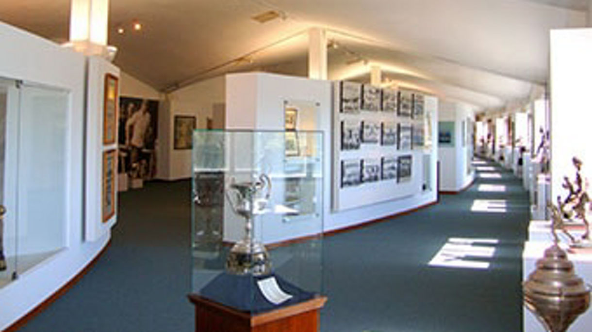 City Drive, Soccer Museum & Legislative Palace