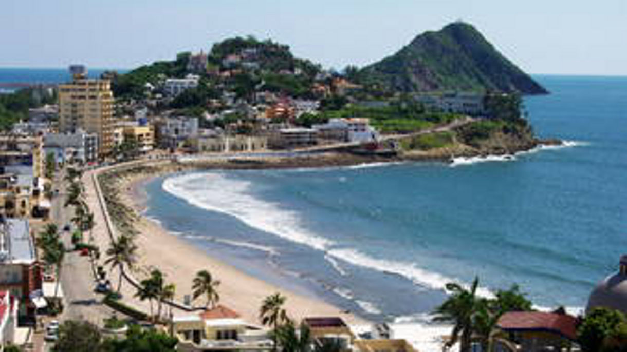 Panoramic Hiking Views to El Faro Lighthouse