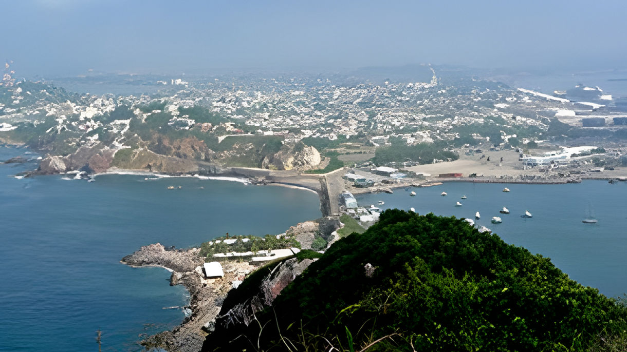 Panoramic Hiking Views to El Faro Lighthouse