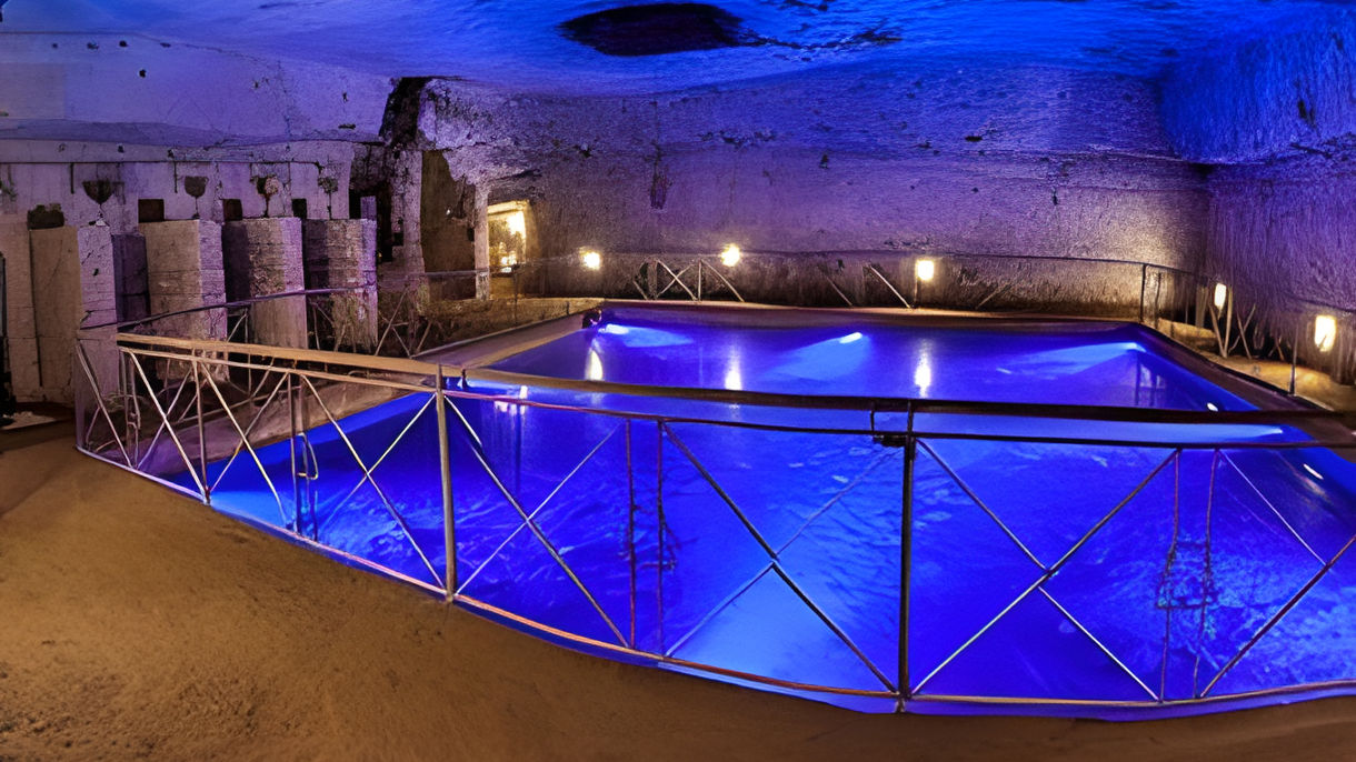 Memories of Naples:Borbonic Tunnels & Pompeii With Pizza Lunch
