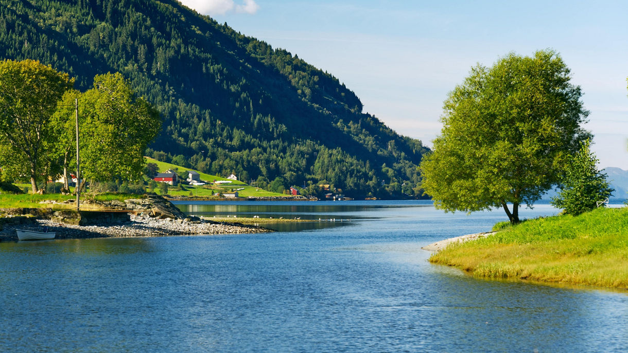 Nordfjordeid, Sagastad & The Myklebust Viking Ship
