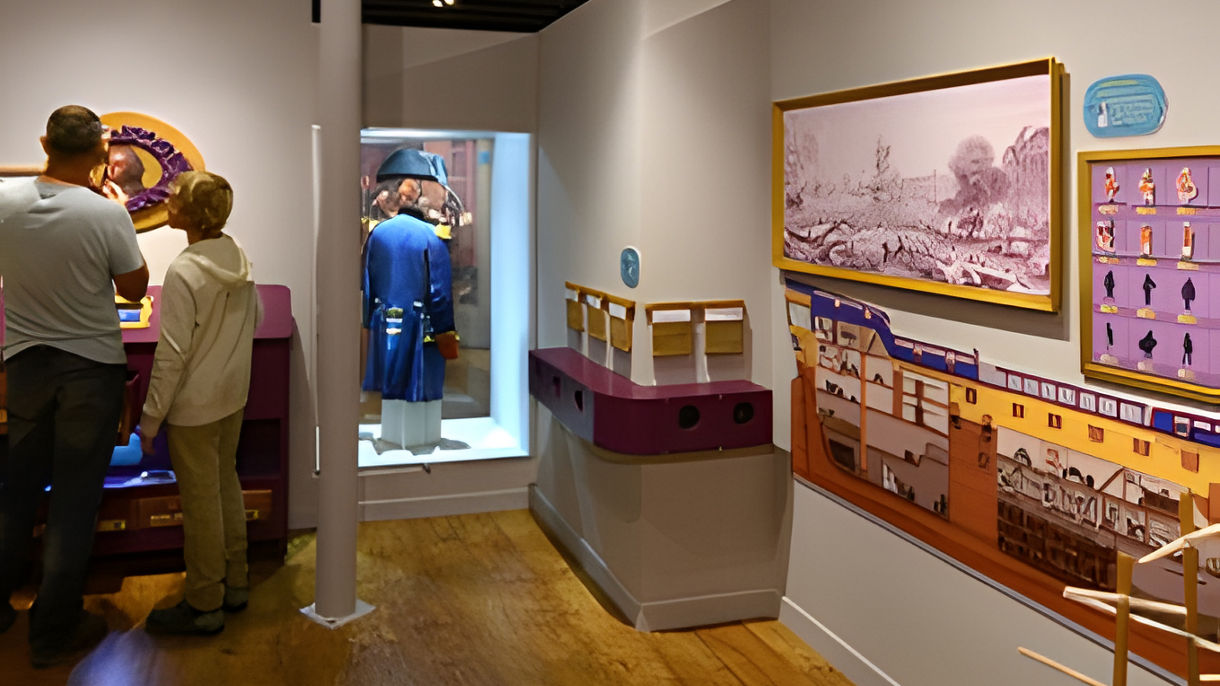 Historical tour: Maritime Museum and WWII Museum