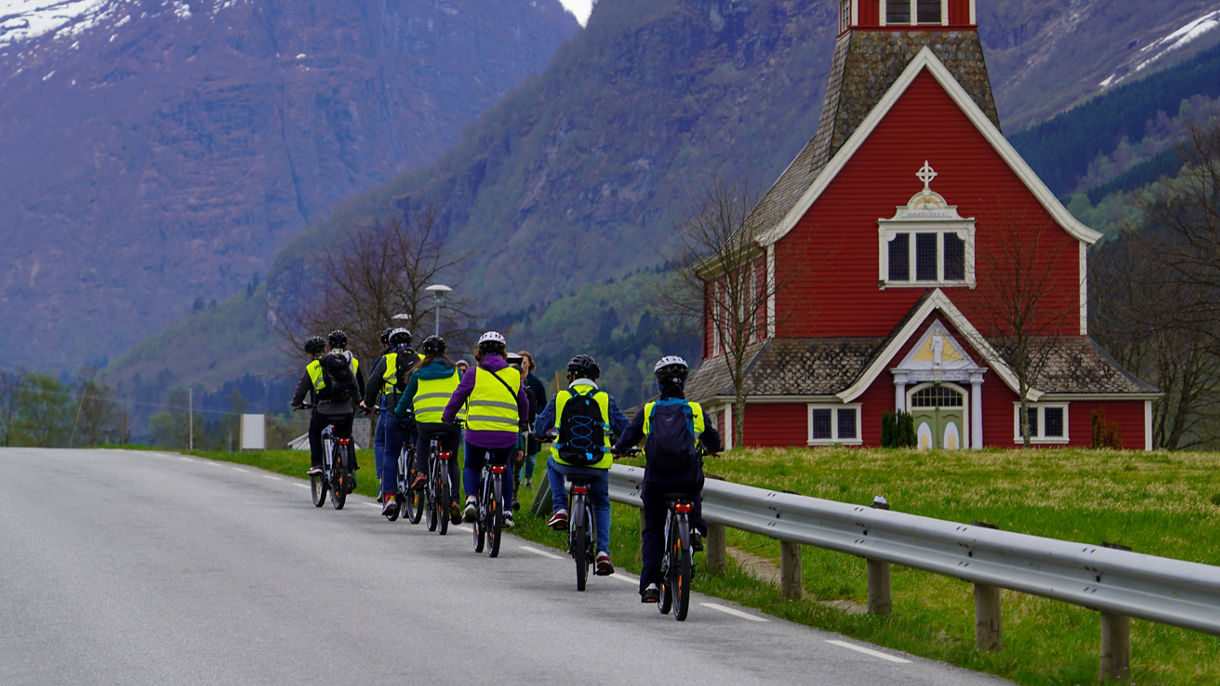 Guided E-Bike Ride in Olden