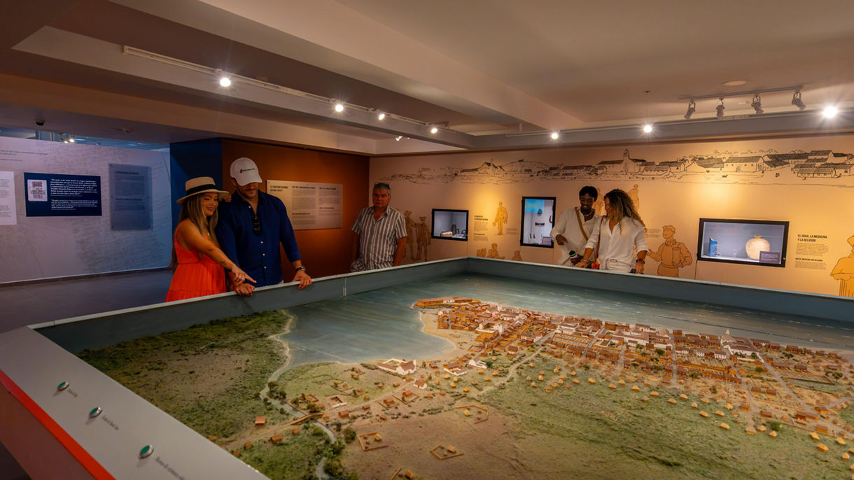 Scenic Drive & Walking Tour of 'Old Panama City'
